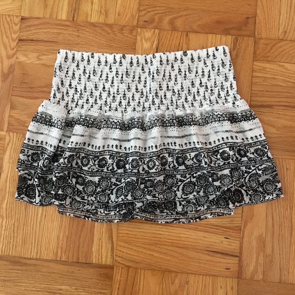 EXPRESS Black & White Floral Mini Skirt/skort